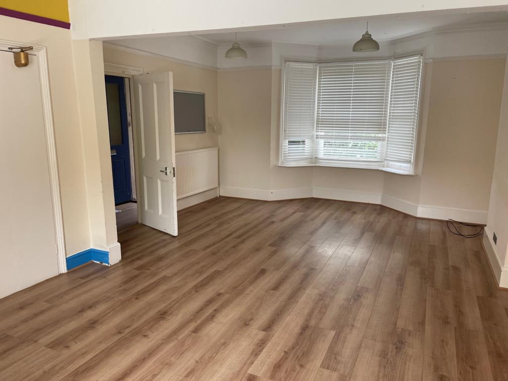 Lot: 28 - FREEHOLD DETACHED PREMISES -